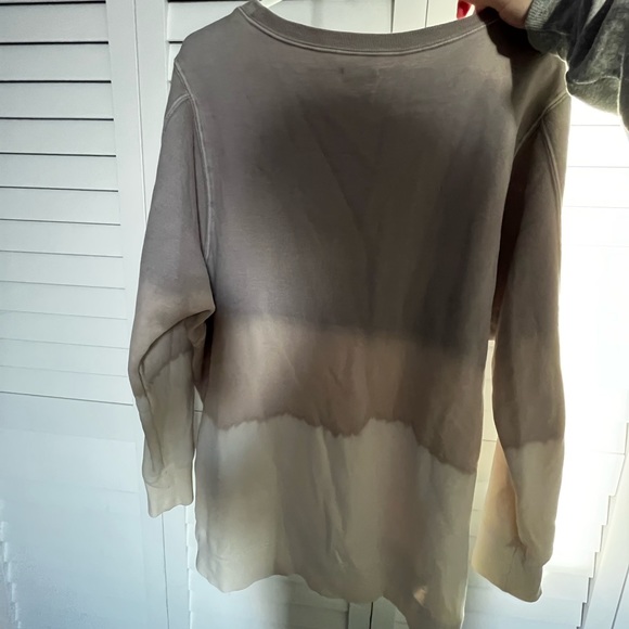 Urban outfitters oversized crewneck. Size S/M - Picture 2 of 2